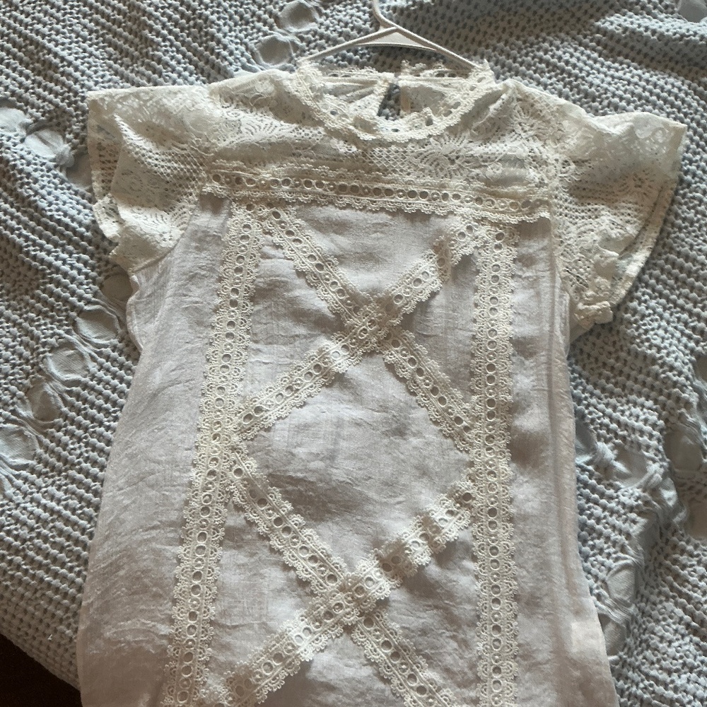 Ladies White short sleeve top. - Picture 3 of 5